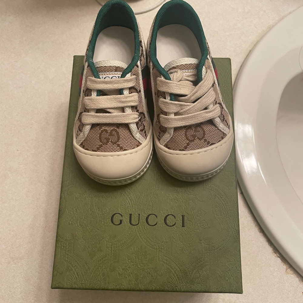 COPY - Gucci Sneakers Size 4